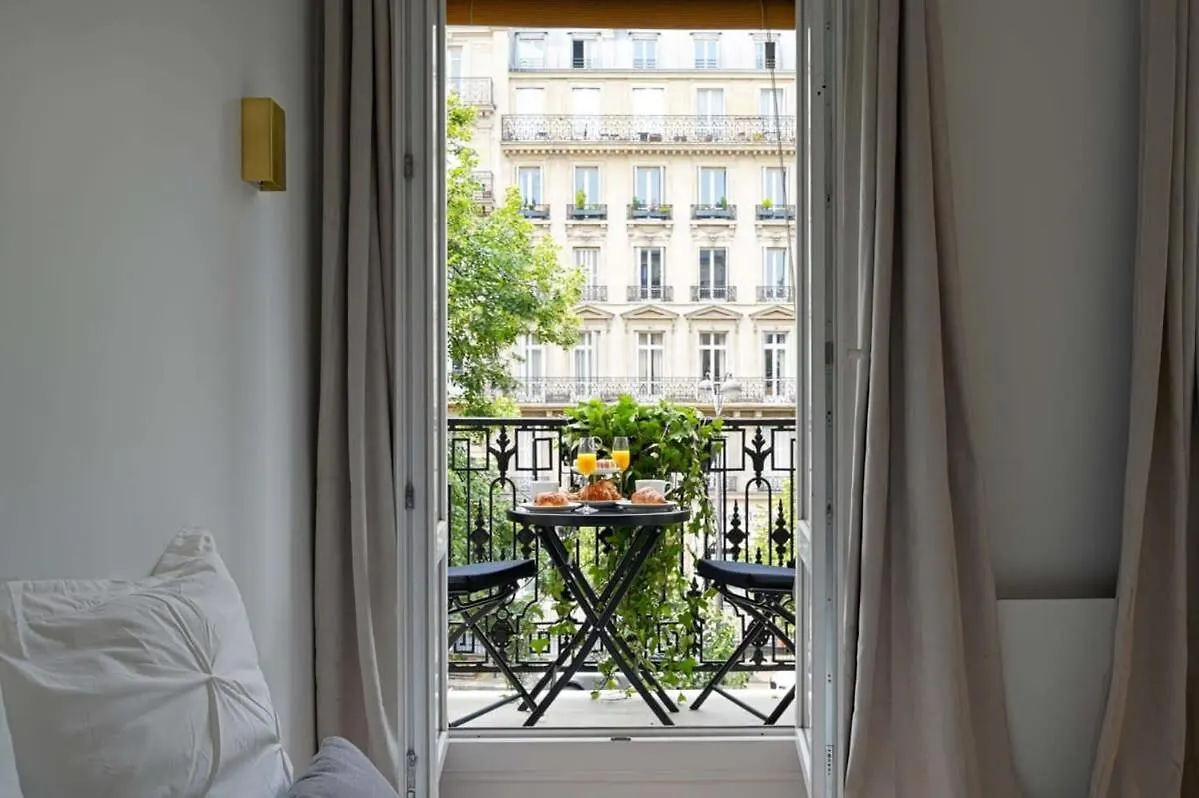 Large Luxury Flat Next To Champs Elysee パリ